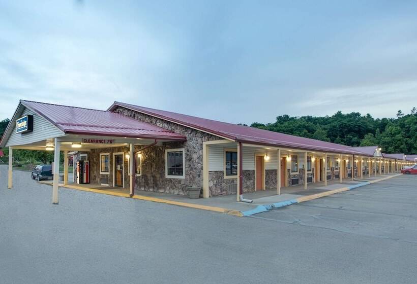 בית מלון כפרי Travelodge By Wyndham Parkersburg