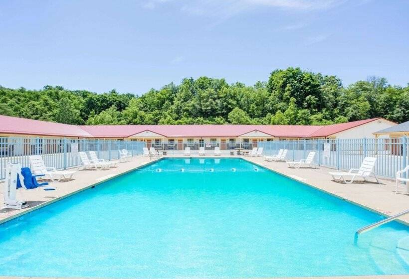 בית מלון כפרי Travelodge By Wyndham Parkersburg