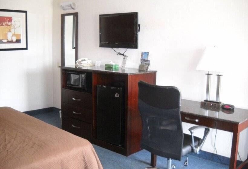 בית מלון כפרי Travelodge By Wyndham Parkersburg