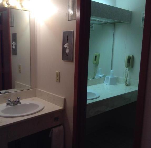 모텔 Astoria Hotel Danville West