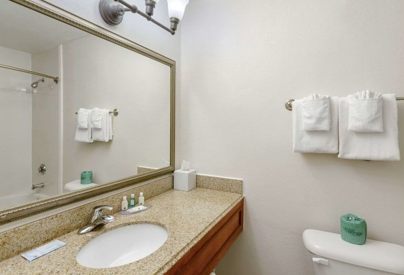 فندق على الطريق Quality Inn Near Martinsville Speedway