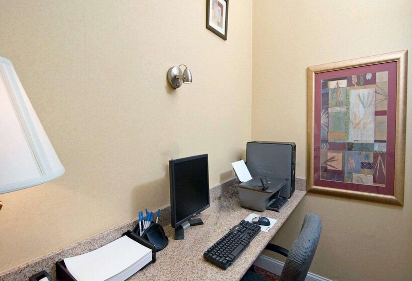 فندق على الطريق Quality Inn Near Martinsville Speedway