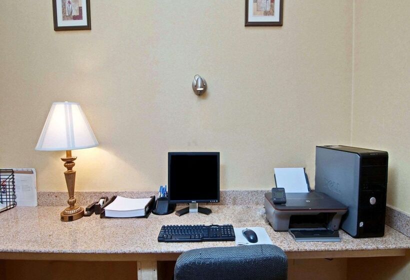 فندق على الطريق Quality Inn Near Martinsville Speedway