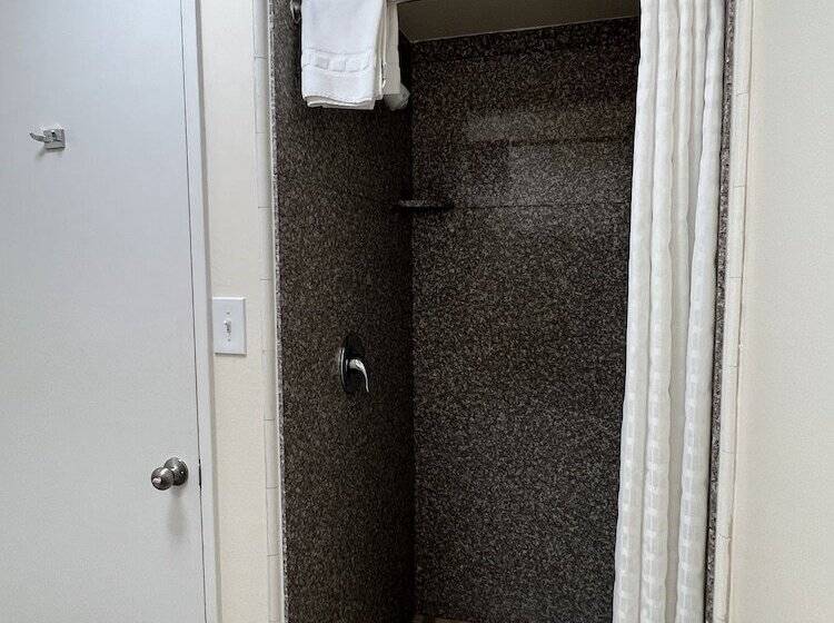 فندق على الطريق Scottish Inns Ashland