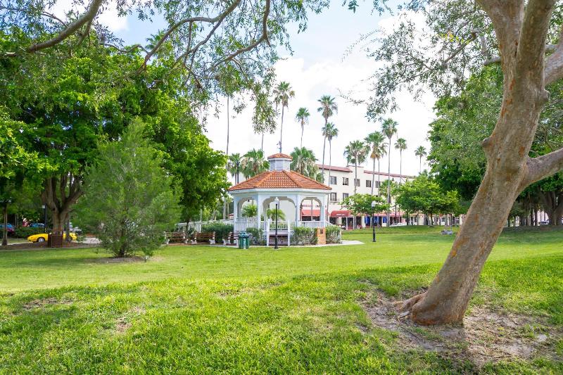 אתר נופש Inn At The Beach