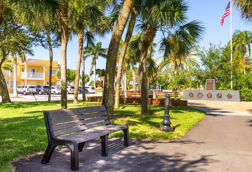 渡假胜地  Inn At The Beach