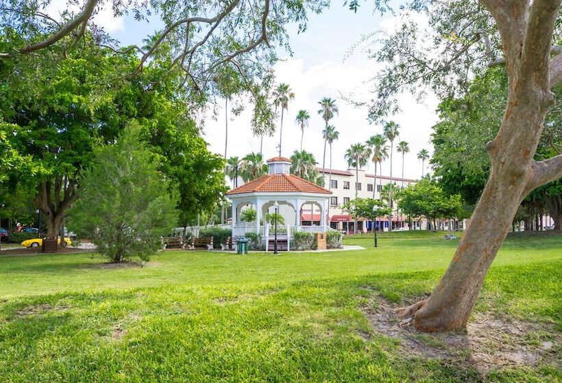 אתר נופש Inn At The Beach