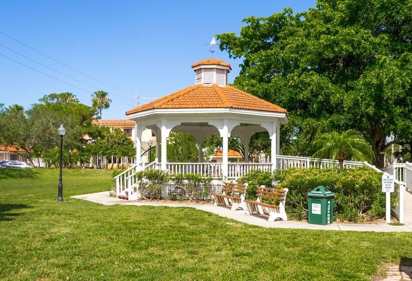 渡假胜地  Inn At The Beach