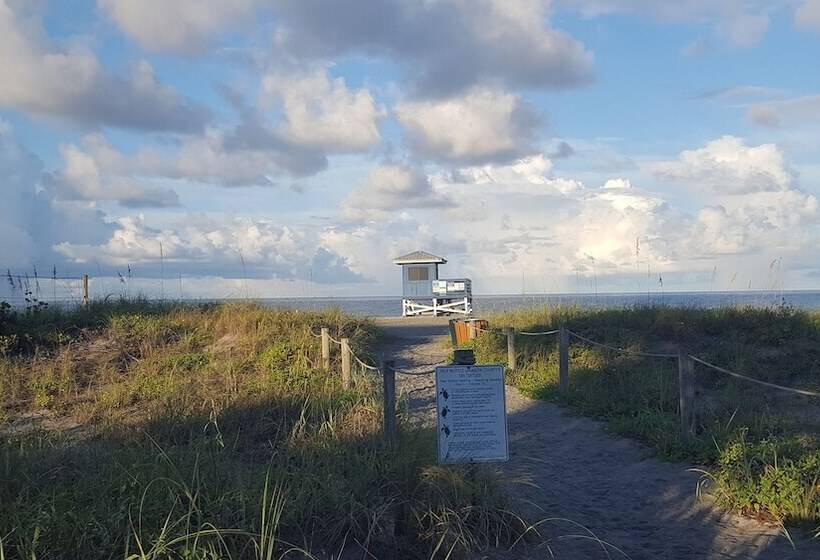 渡假胜地  Inn At The Beach