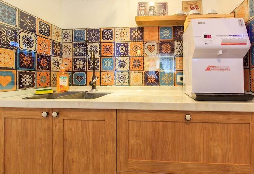 تختخواب و صبحانه Bj Classic Town