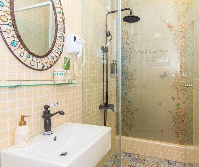 تختخواب و صبحانه Bj Classic Town