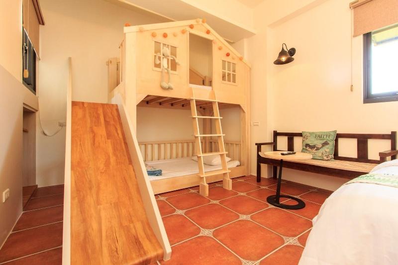 تختخواب و صبحانه Bj Classic Town