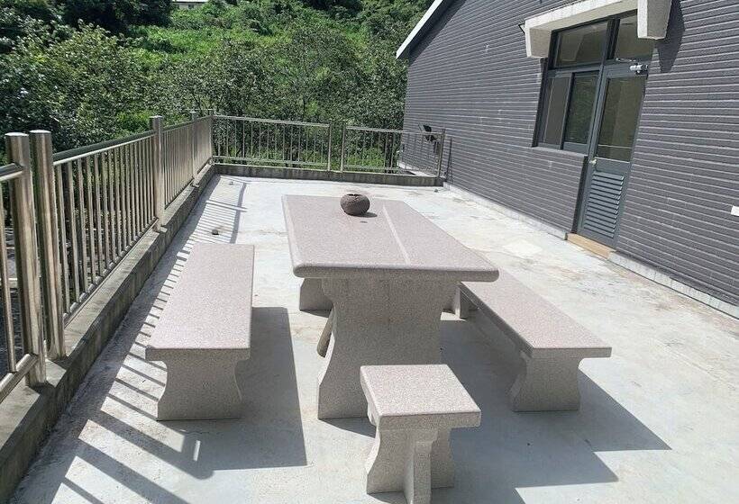 تختخواب و صبحانه Breeze Homestay