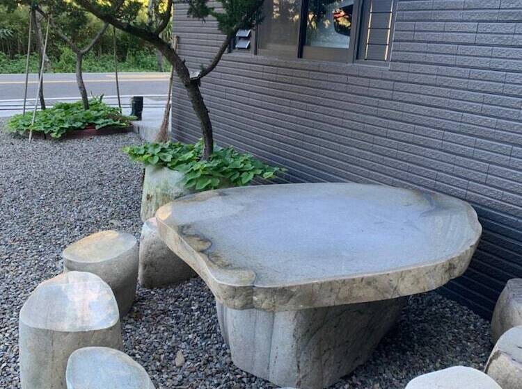 تختخواب و صبحانه Breeze Homestay