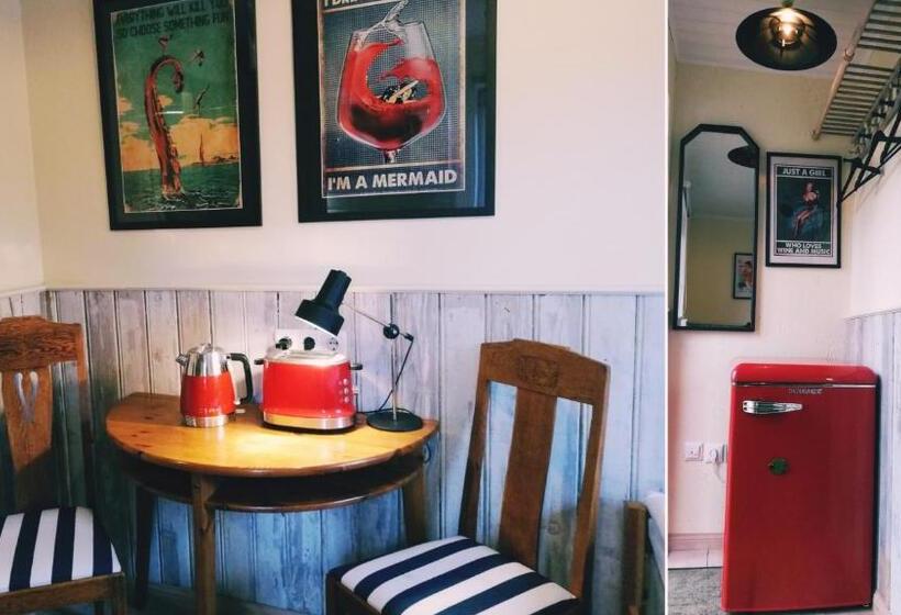 Bed and Breakfast Vinoteegi Residents