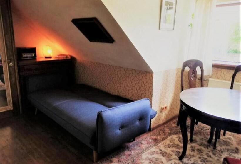 Bed and Breakfast Vinoteegi Residents