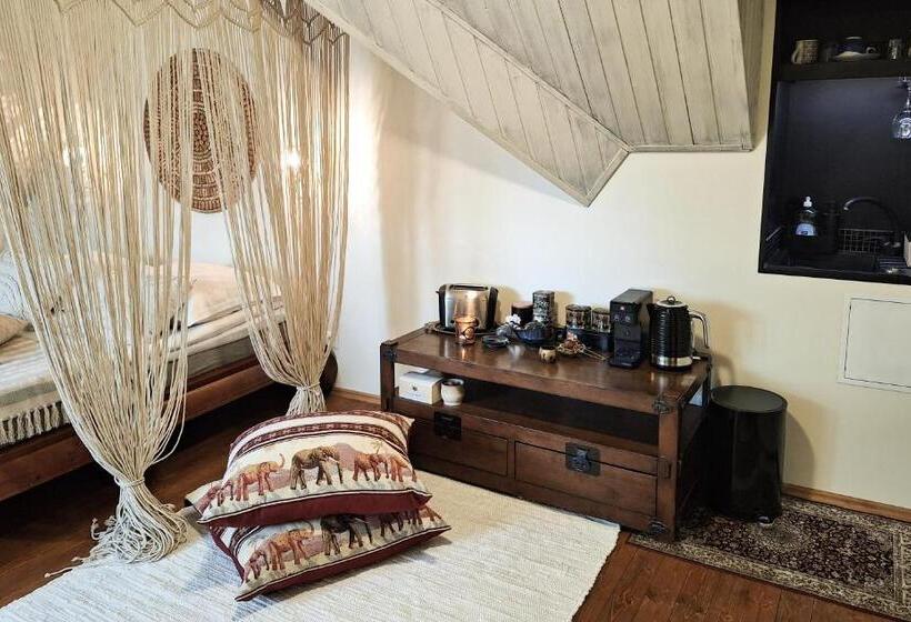 Bed and Breakfast Vinoteegi Residents