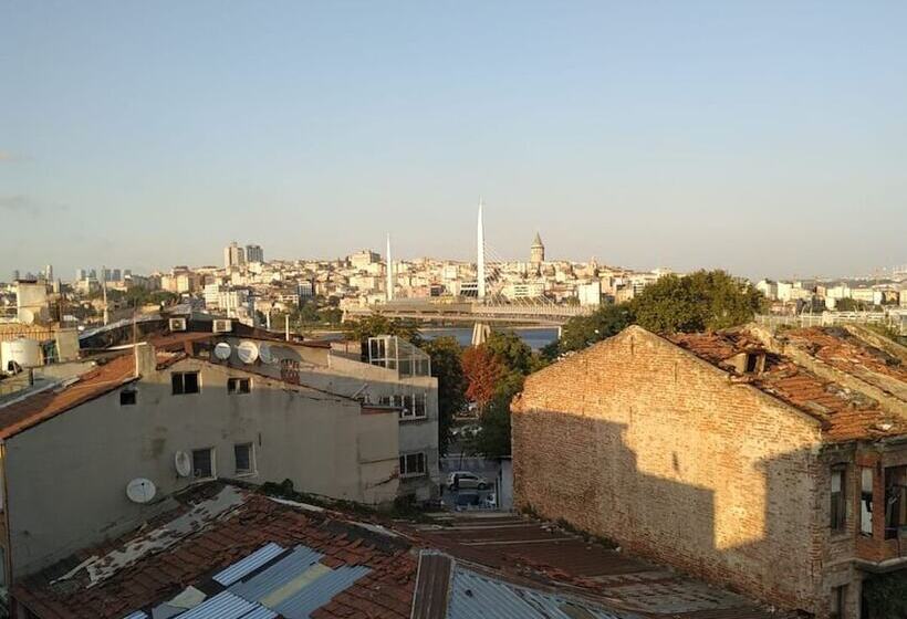 مسافرخانه Petek