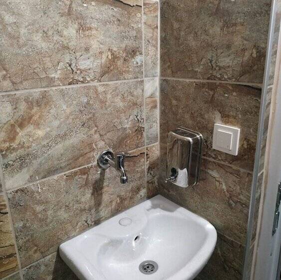 مسافرخانه Petek