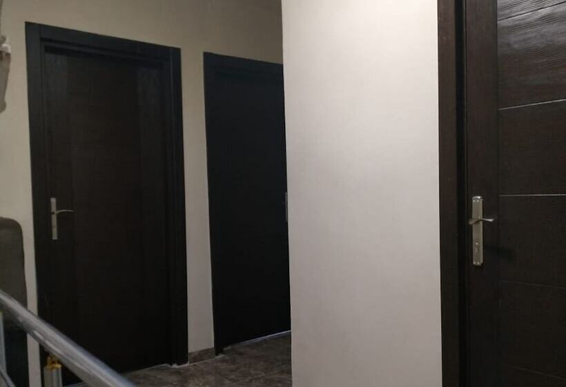 مسافرخانه Petek