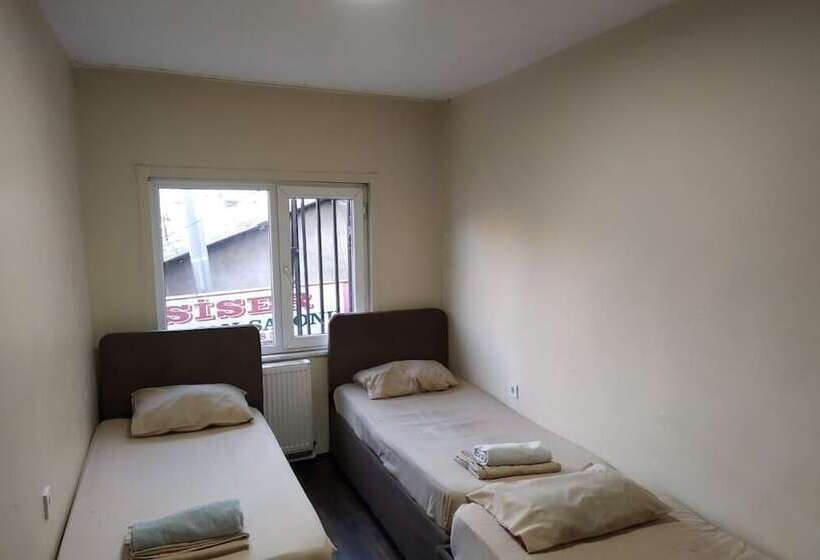 مسافرخانه Petek