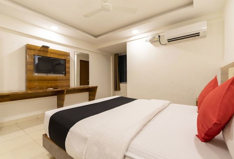 ホテル Capital O 49120 Ak International Rooms