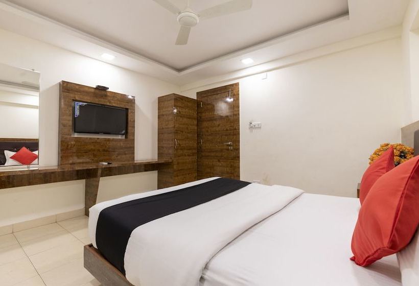 ホテル Capital O 49120 Ak International Rooms