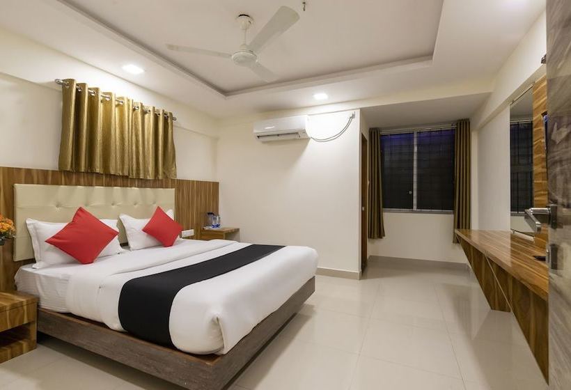 ホテル Capital O 49120 Ak International Rooms