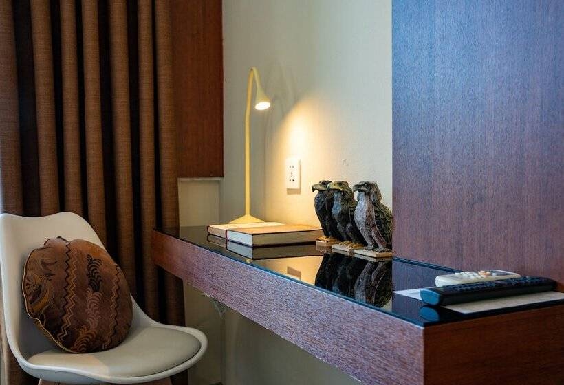 هتل Edelweiss Art