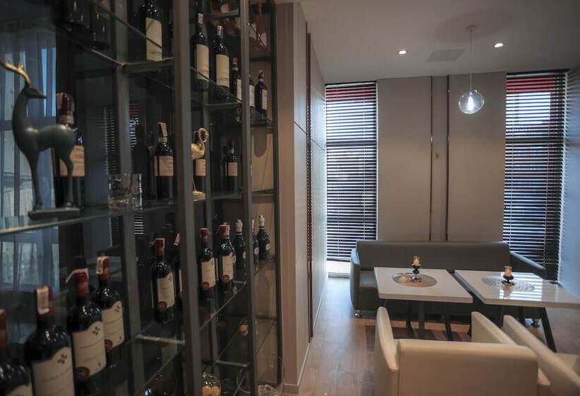 هتل Edelweiss Art