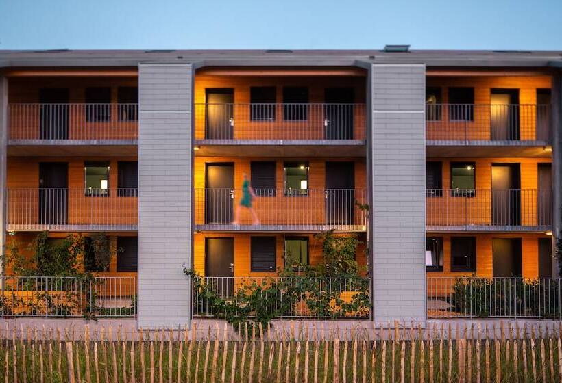 هتل Eklo Bordeaux Centre Bastide