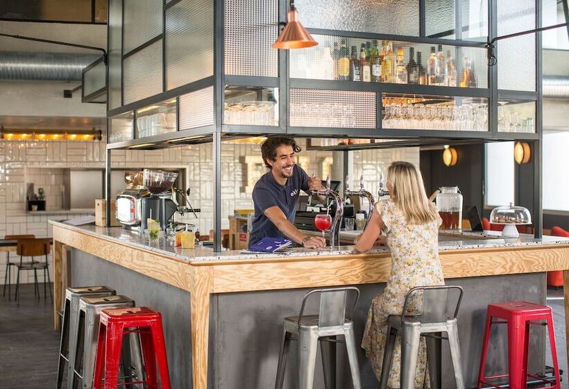 هتل Eklo Bordeaux Centre Bastide