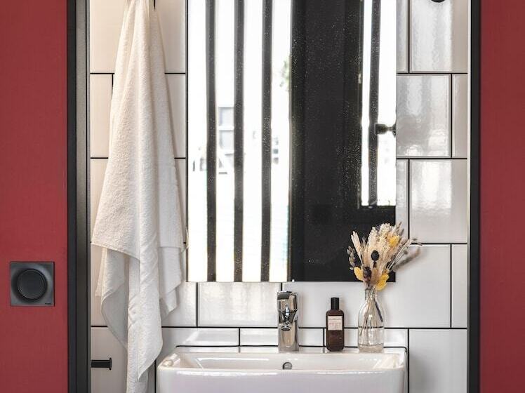 هتل Eklo Bordeaux Centre Bastide