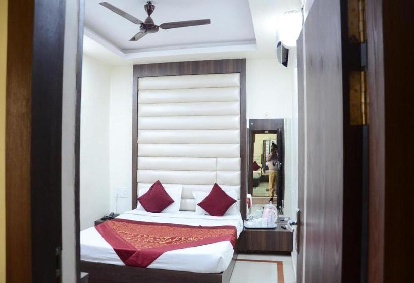 Отель Hari Palace