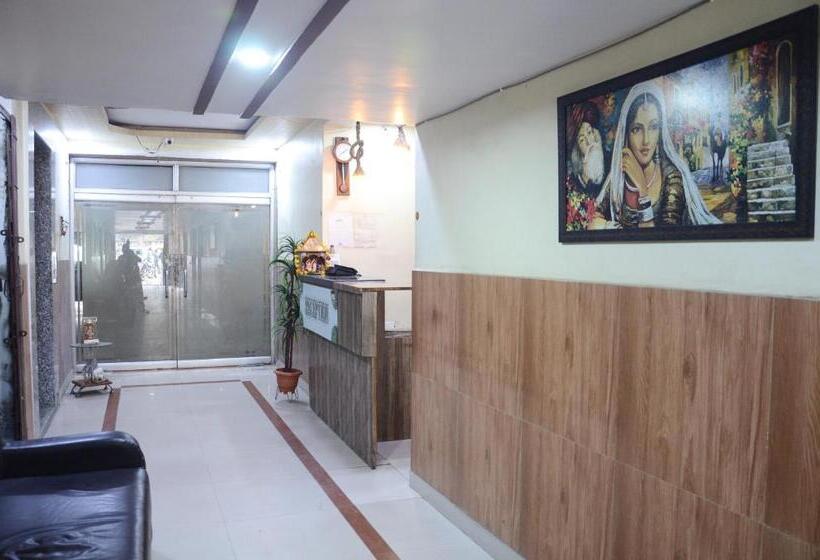 Отель Hari Palace