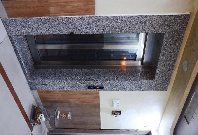 Отель Hari Palace