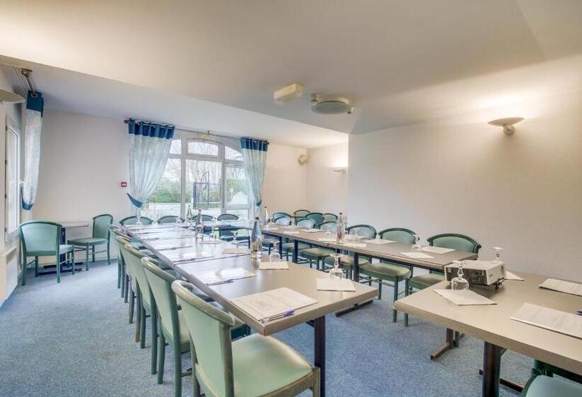 Отель Le Relais De Voisins