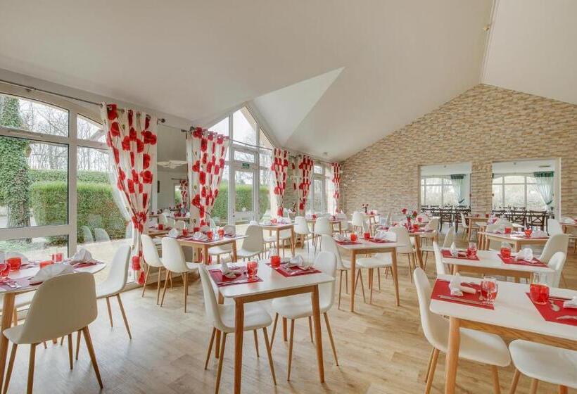 Отель Le Relais De Voisins