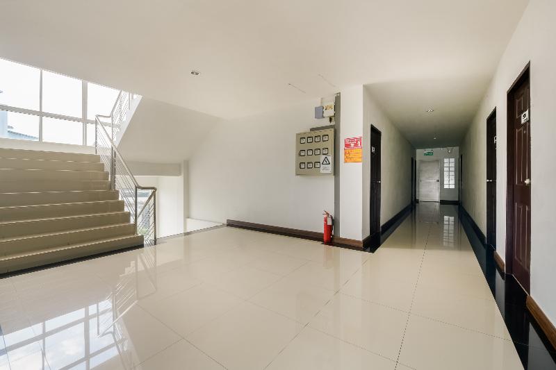 Отель Mae Saeng Place By Oyo Rooms