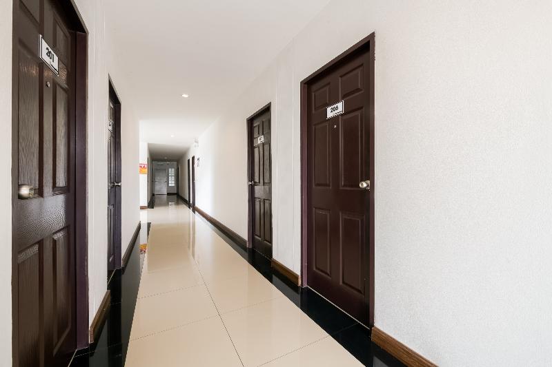 Отель Mae Saeng Place By Oyo Rooms