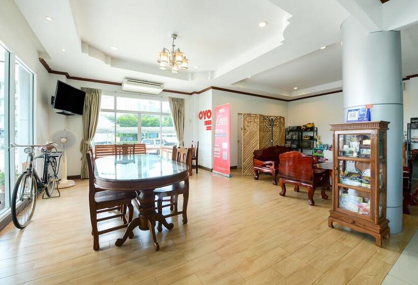 Отель Mae Saeng Place By Oyo Rooms