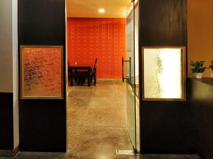 Отель Mint Metropolitan Grand