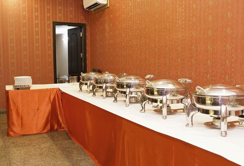 Отель Mint Metropolitan Grand