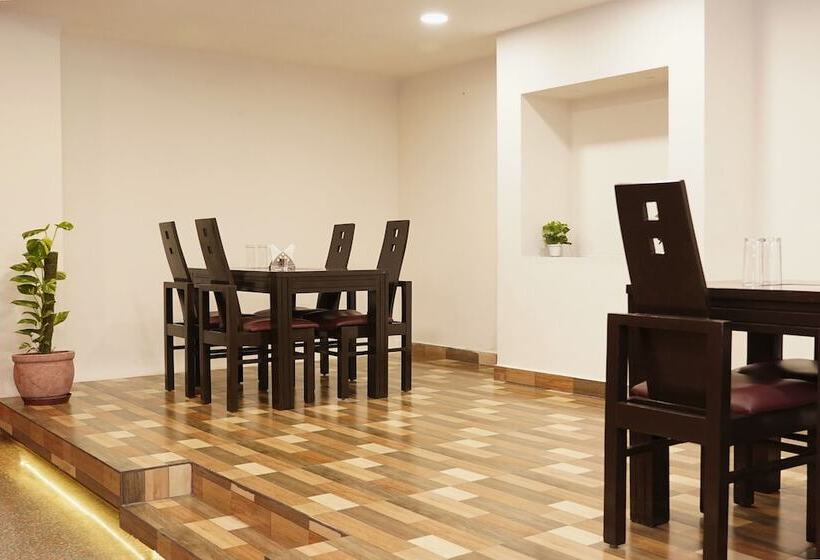 Отель Mint Metropolitan Grand