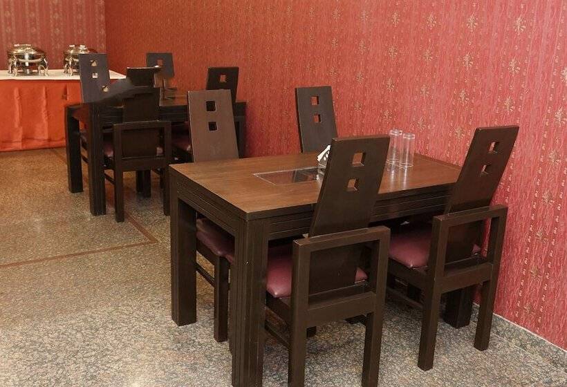 Отель Mint Metropolitan Grand