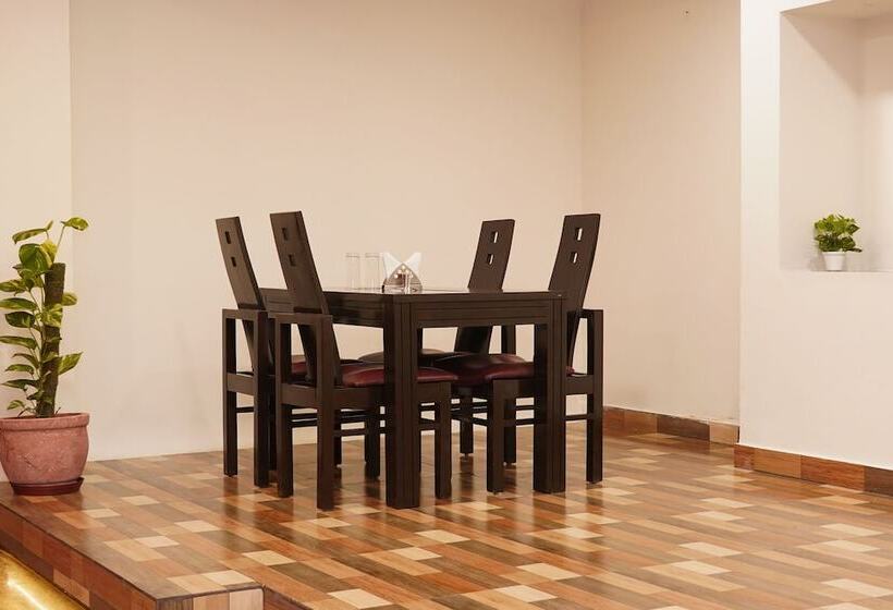 Отель Mint Metropolitan Grand