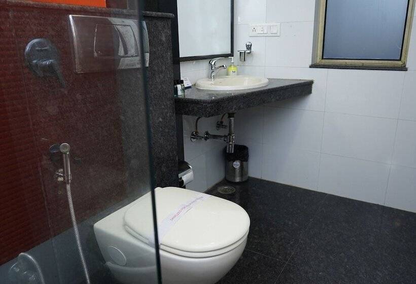 Отель Mint Metropolitan Grand