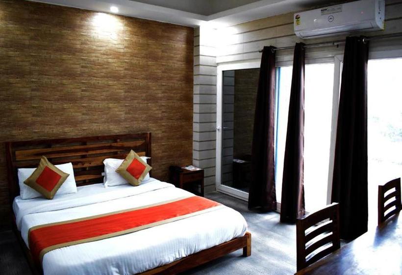 בית מלון כפרי Palm Tree Sector 31