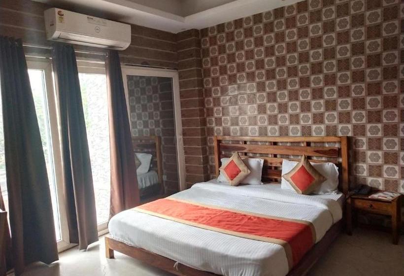 בית מלון כפרי Palm Tree Sector 31