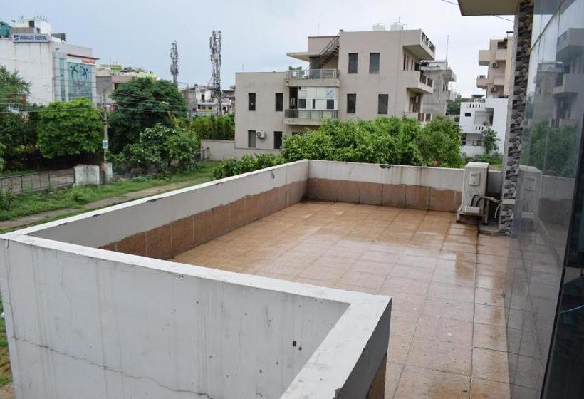 בית מלון כפרי Palm Tree Sector 31